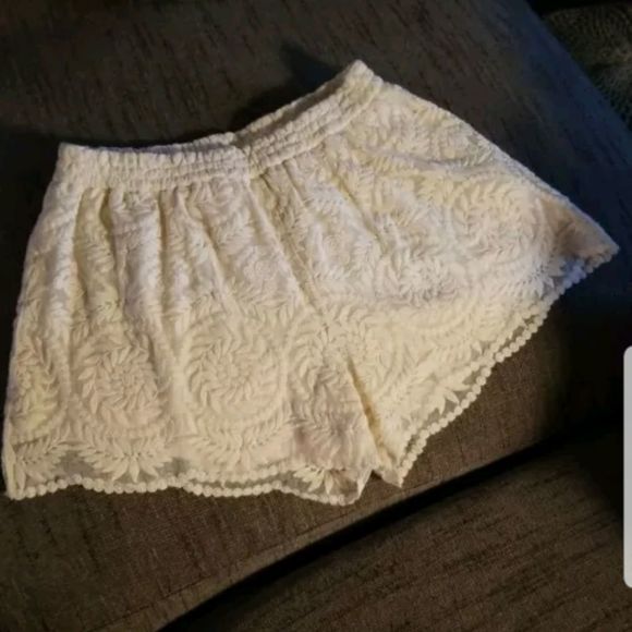 Francesca's Alya Ivory Lace & Mesh Shorts Sz. Small Boho, Embroidered, Floral - Picture 2 of 7